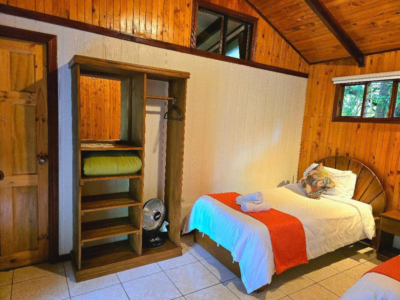 Hotel De Montana Suria San Gerardo de Dota Ruang foto